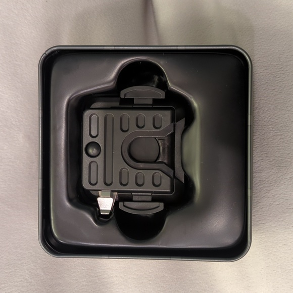 DISNEY STAR WARS | Galaxy's Edge Legacy Lightsaber Belt Clip (New) - Picture 2 of 5